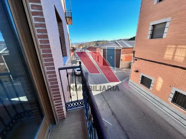 Vista exterior de Piso en venta en El Carpio de Tajo con Calefacción, Parquet y Balcón