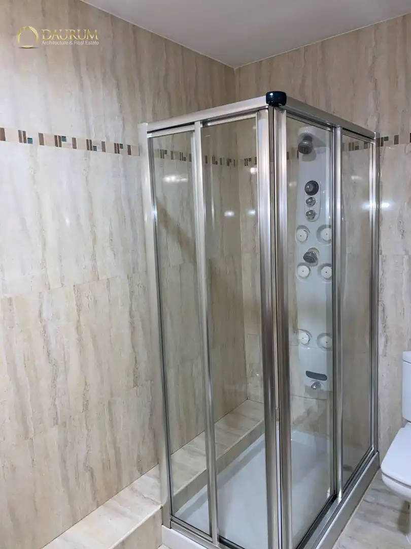 Badezimmer von Wohnung zum Verkauf in Madrid mit Klimaanlage, Heizung und Terrasse