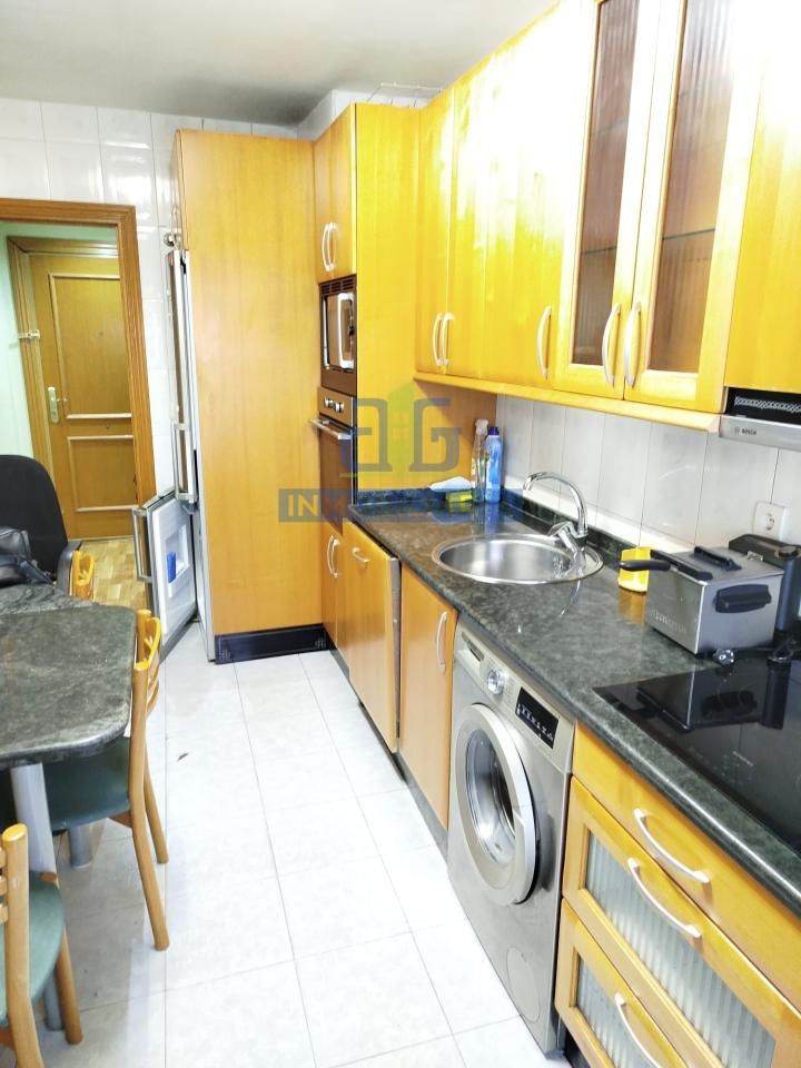Cuina de Pis en venda en León Capital  amb Calefacció, Parquet i Terrassa