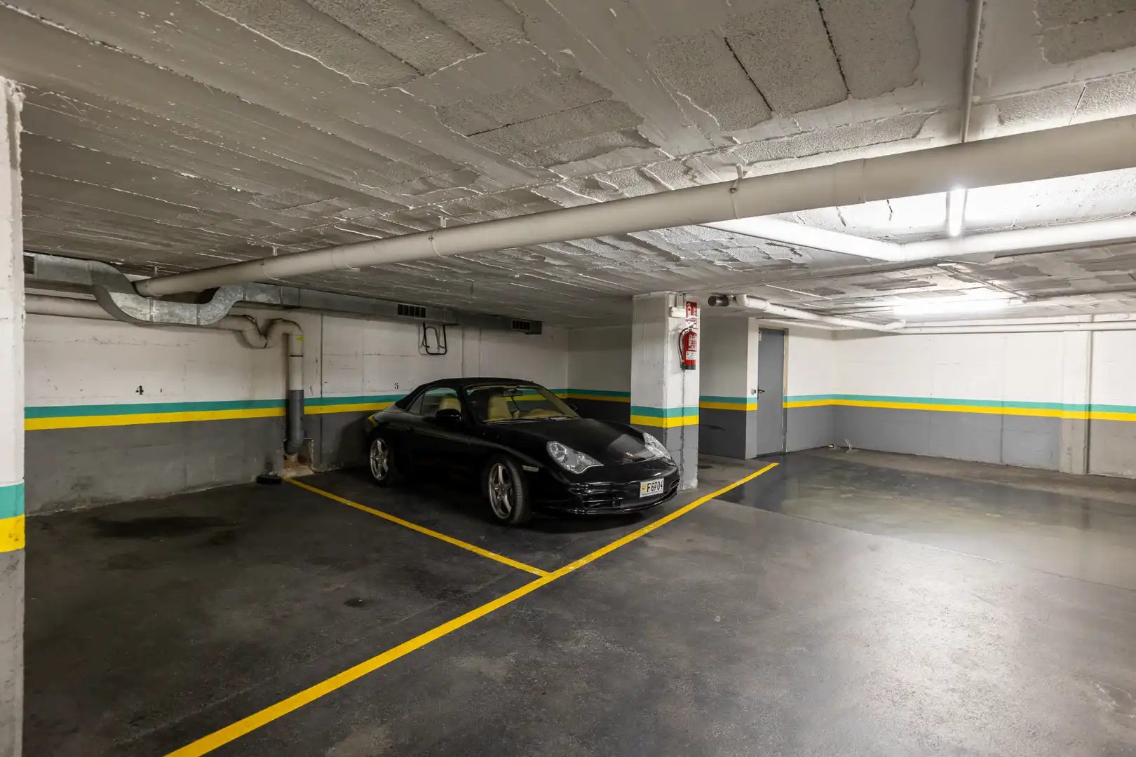Parking de Dúplex en venta en Barcelona con Calefacción, Parquet y Horno