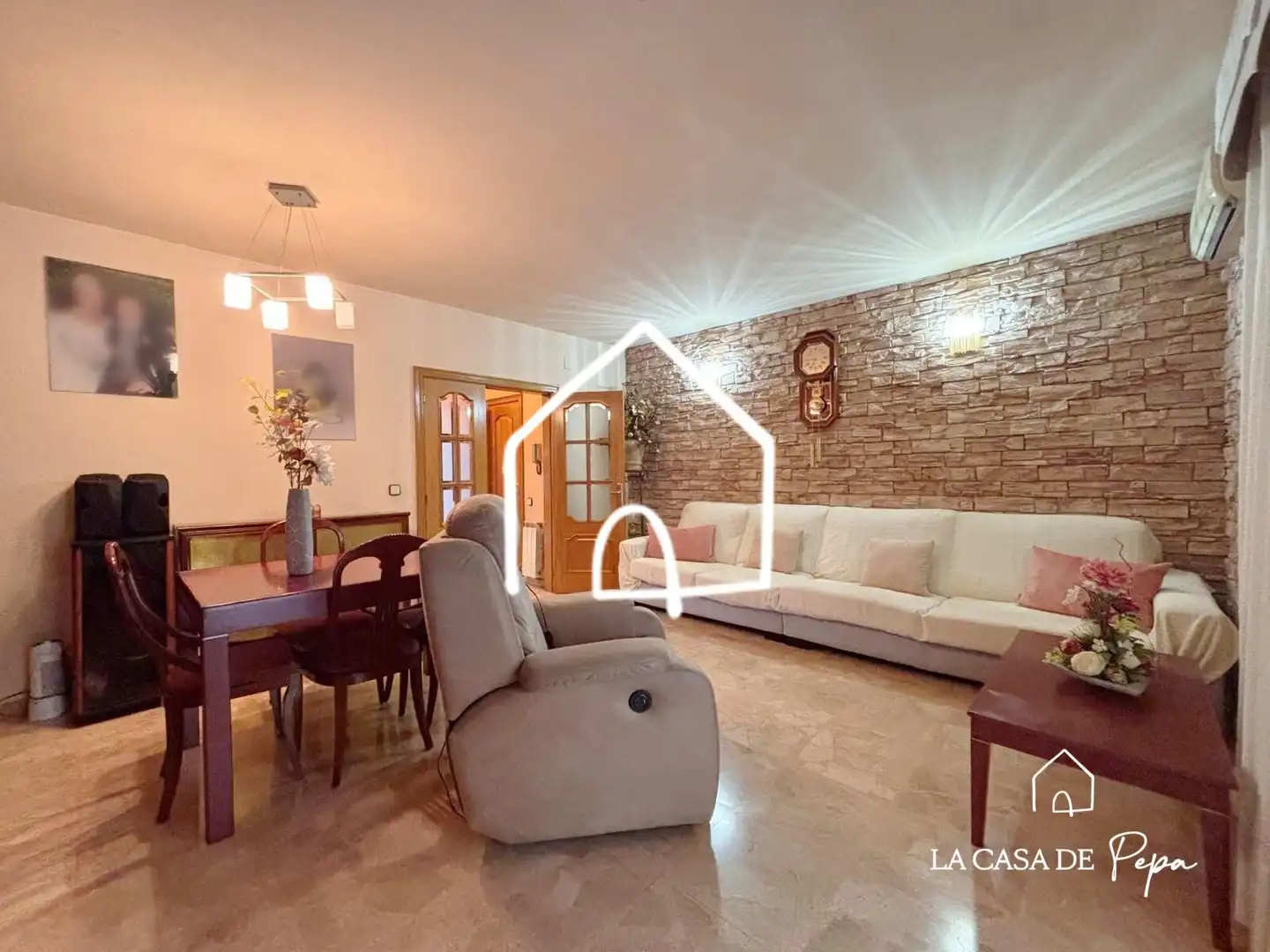 Sala de estar de Casa adosada en venta en Viladecans con Aire acondicionado, Calefacción y Jardín privado