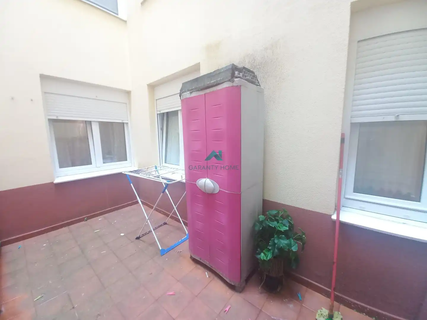Terrasse von Erdgeschoss zum Verkauf in Laredo mit Möbliert