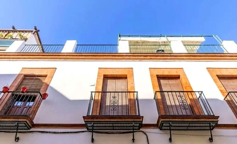 Vista exterior de Àtic de lloguer en Sevilla amb Aire condicionat, Moblat i Balcó