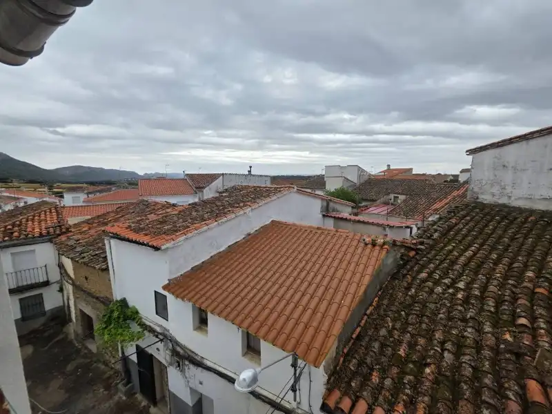 Vista exterior de Casa o xalet en venda en Serradilla amb Aire condicionat, Jardí privat i Balcó