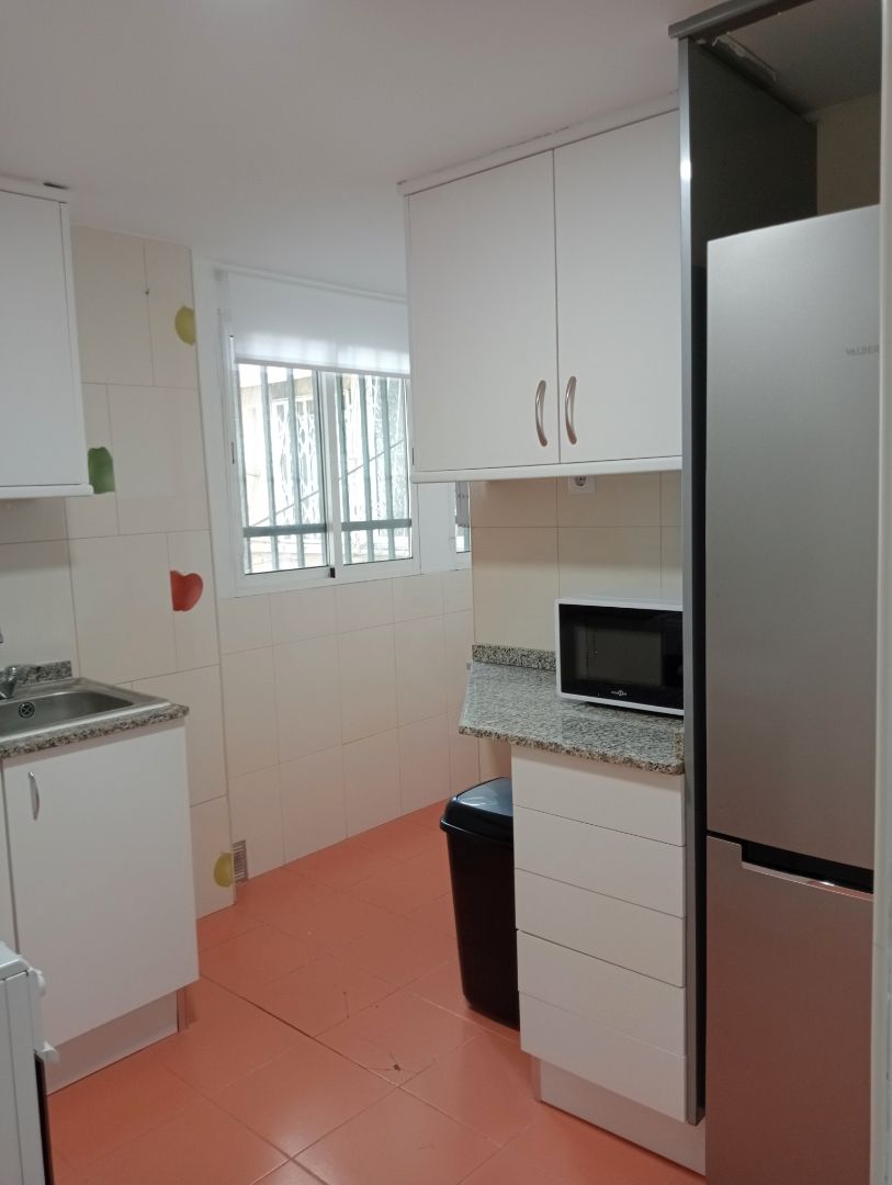 Cuina de Pis de lloguer en  Valencia Capital amb Aire condicionat, Moblat i Forn