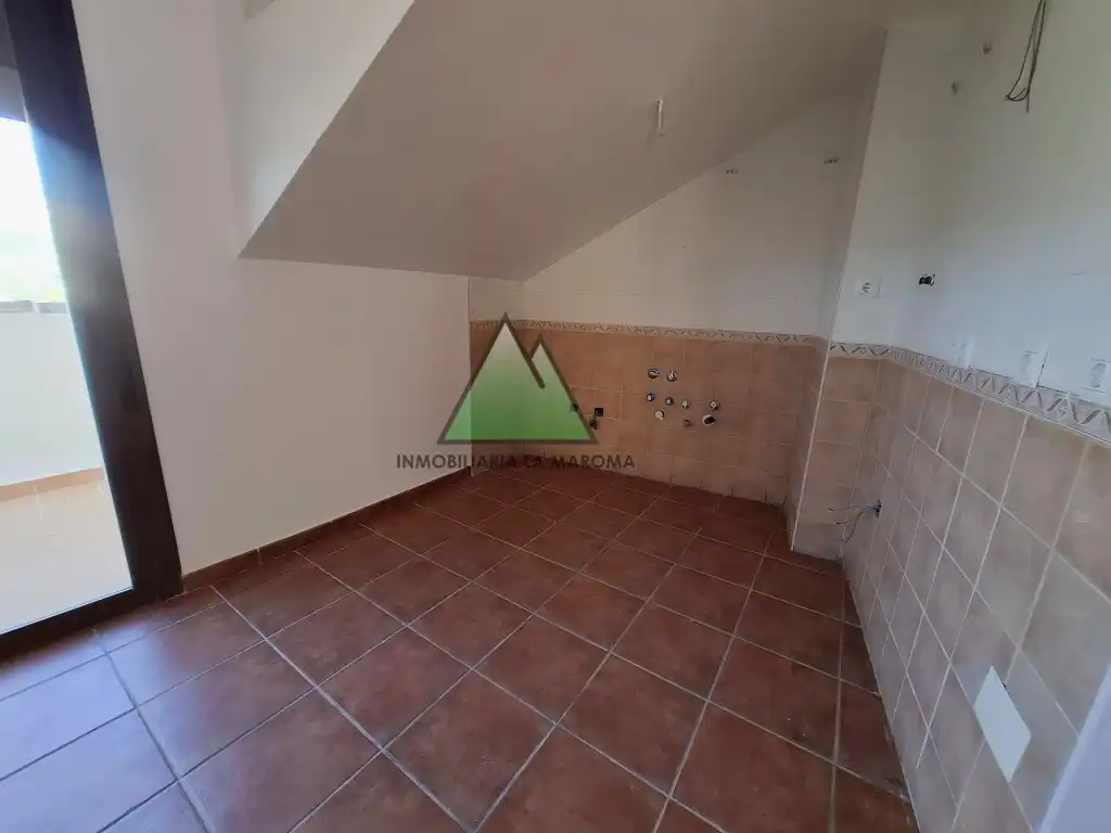 Wohnung zum Verkauf in Alcaucín mit Privatgarten, Terrasse und Schwimmbad