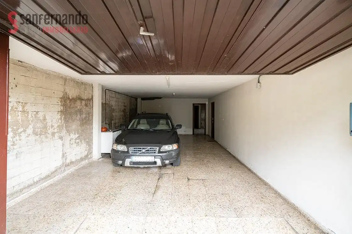 Parking de Casa o chalet en venta en Torrelavega  con Calefacción, Jardín privado y Terraza