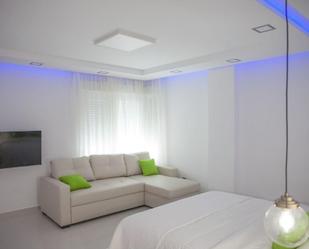 Sala d'estar de Apartament de lloguer en  Zaragoza Capital amb Aire condicionat, Traster i Balcó