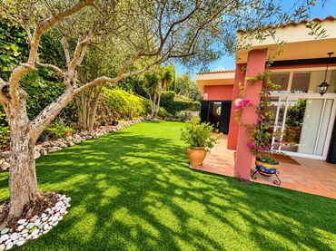Villa avec balcon à vendre à Olivella