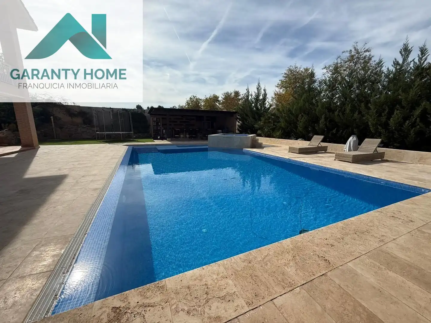Piscina de Casa adosada en venta en Layos con Aire acondicionado, Calefacción y Jardín privado