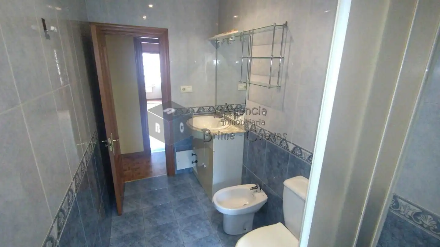 Bathroom of Flat for sale in Gijón   with Heating, Parquet flooring and Terrace