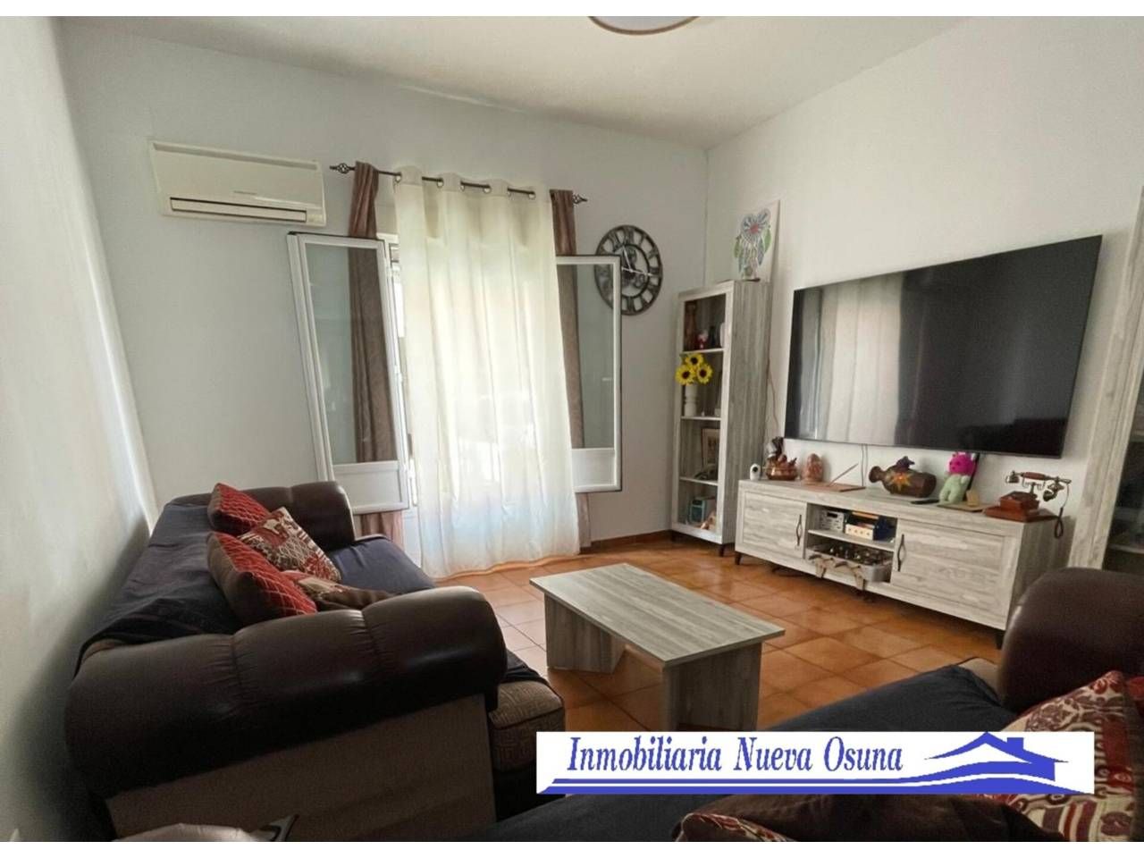 Sala d'estar de Casa o xalet en venda en Aguadulce (Sevilla) amb Aire condicionat, Terrassa i Moblat