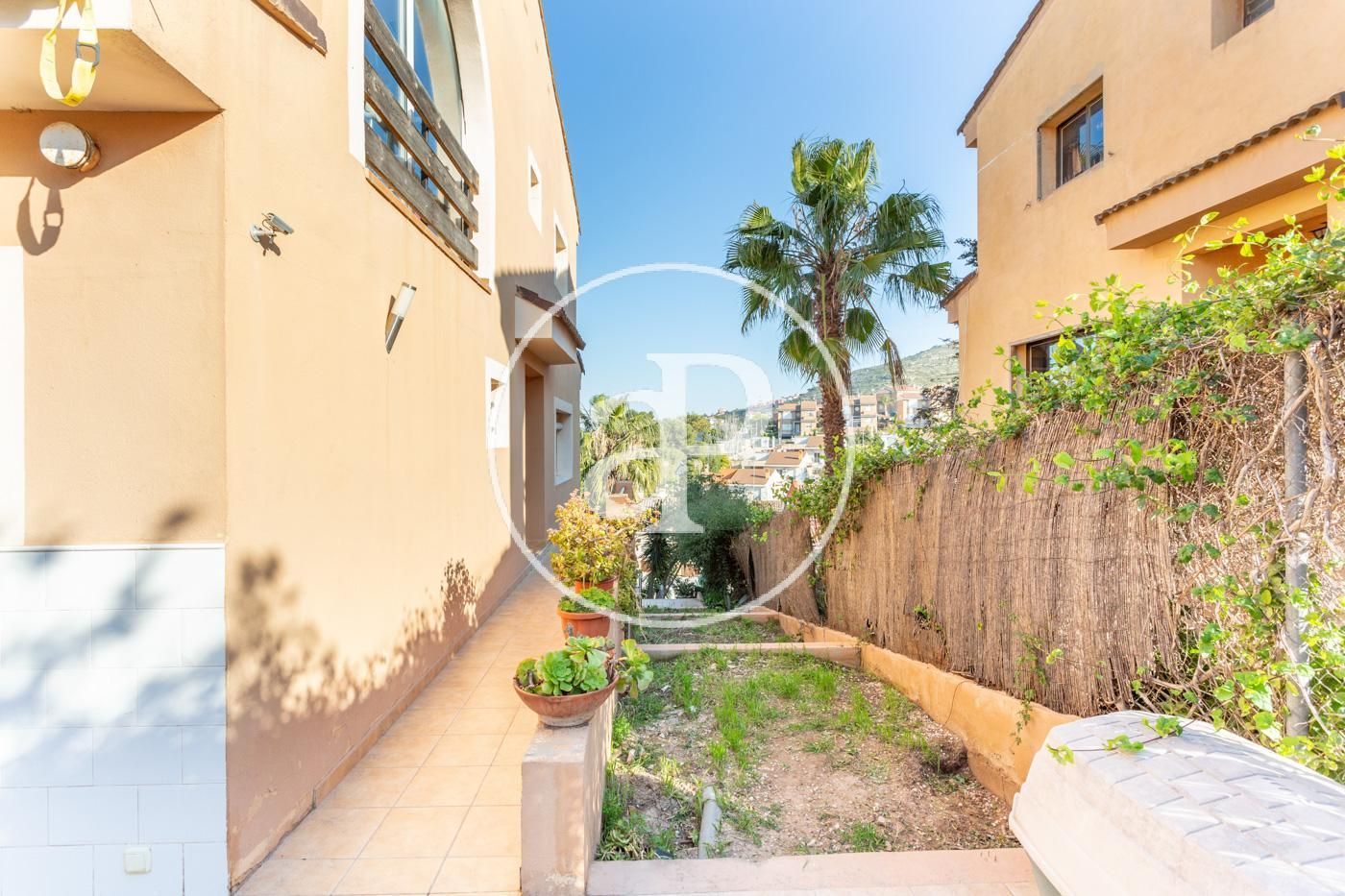 Exterior view of Single-family semi-detached for sale in Chiva  with Air Conditioner, Heating and Private garden