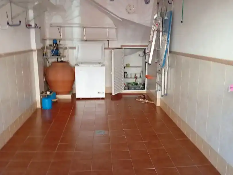 Cuina de Casa adosada en venda en Motril amb Aire condicionat, Jardí privat i Moblat
