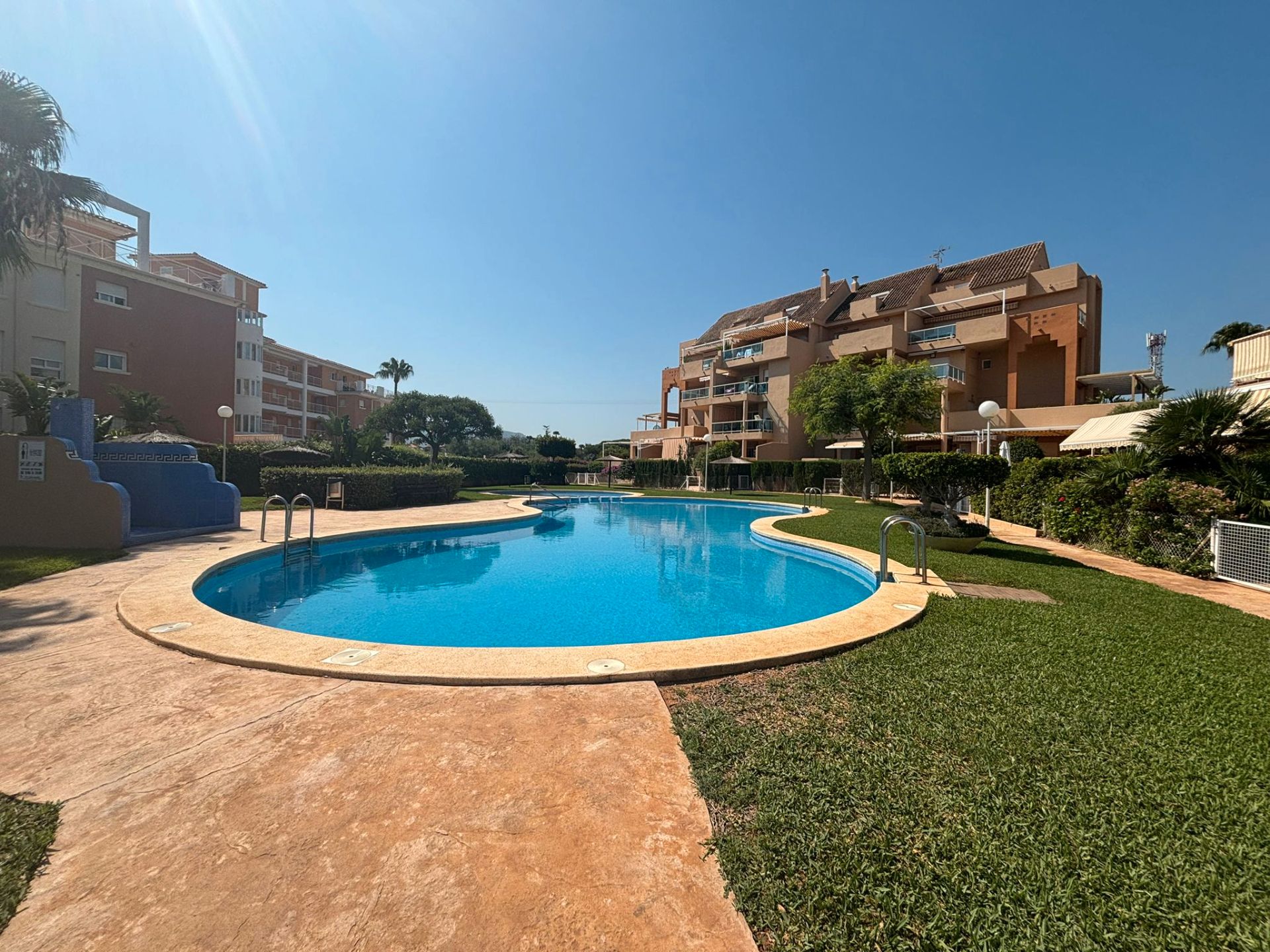 Piscina de Piso en venta en Dénia con Aire acondicionado y Terraza