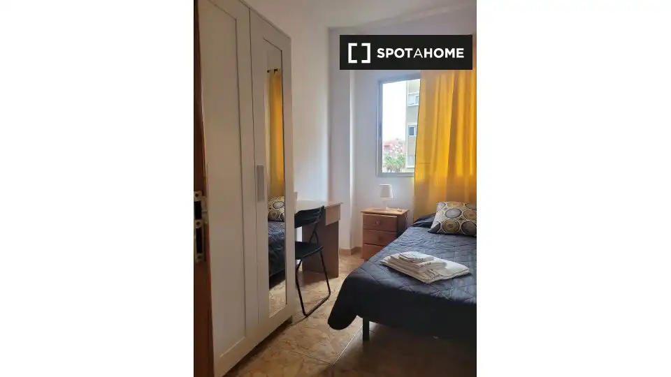 Bedroom of Flat for share in Las Palmas de Gran Canaria  with Air Conditioner, Terrace and Furnished