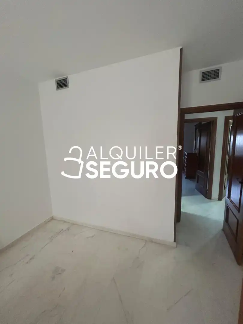 Schlafzimmer von Wohnung zur Miete in La Zubia mit Klimaanlage, Heizung und Terrasse