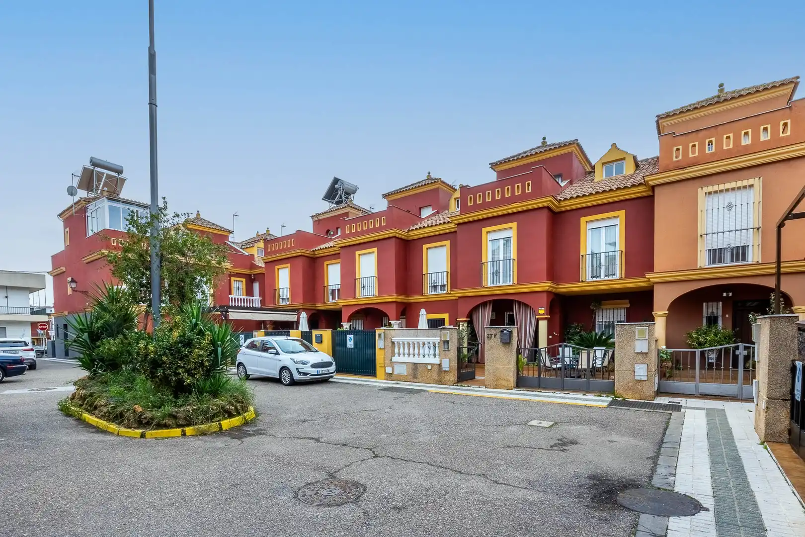 Vista exterior de Casa adosada en venda en San José de la Rinconada