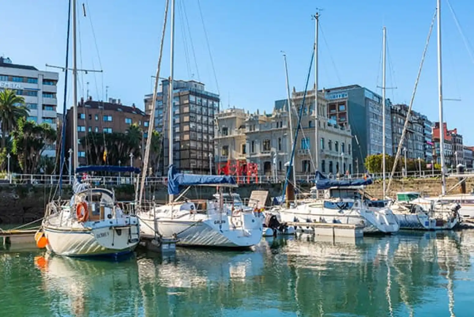 Vista exterior de Pis en venda en Gijón  amb Moblat