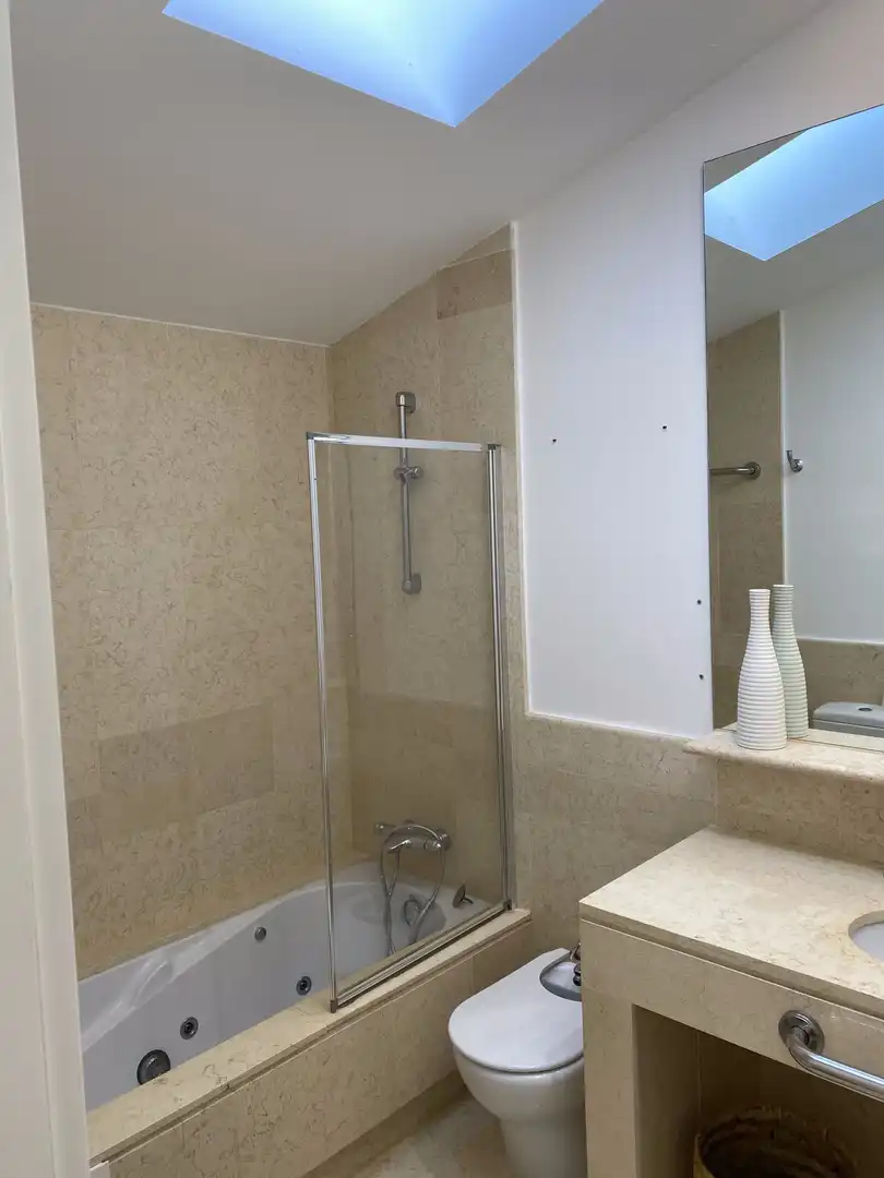 Baño de Ático de alquiler en Sotogrande con Aire acondicionado, Terraza y Piscina