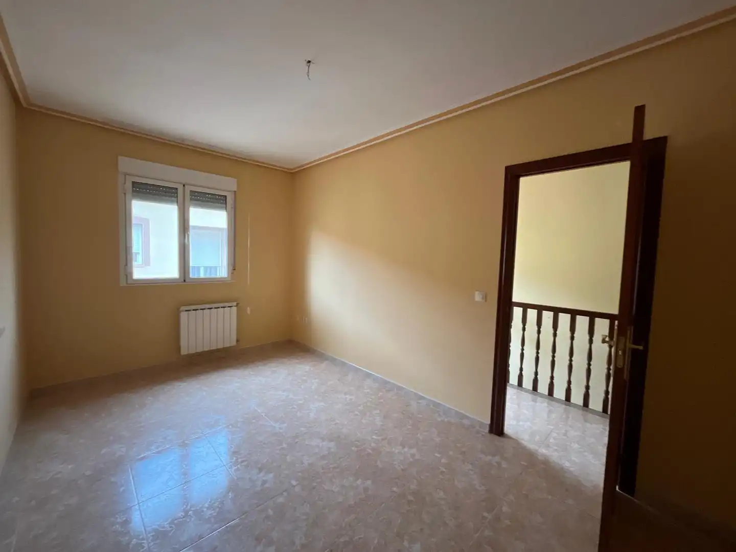 Habitación de Casa adosada en venta en Argamasilla de Alba con Alarma