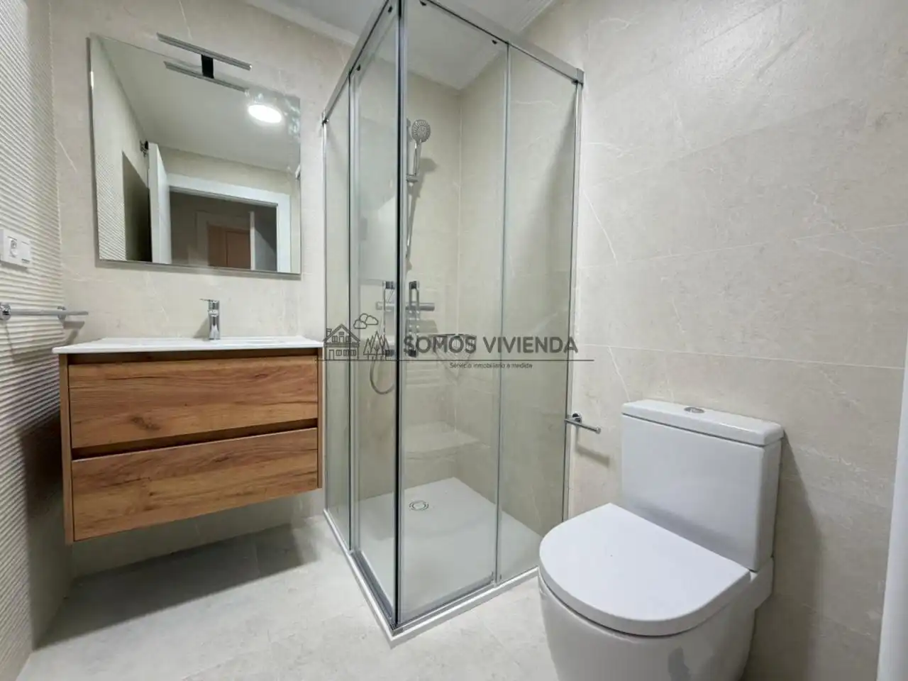 Baño de Apartamento de alquiler en Ourense Capital  con Calefacción y Balcón