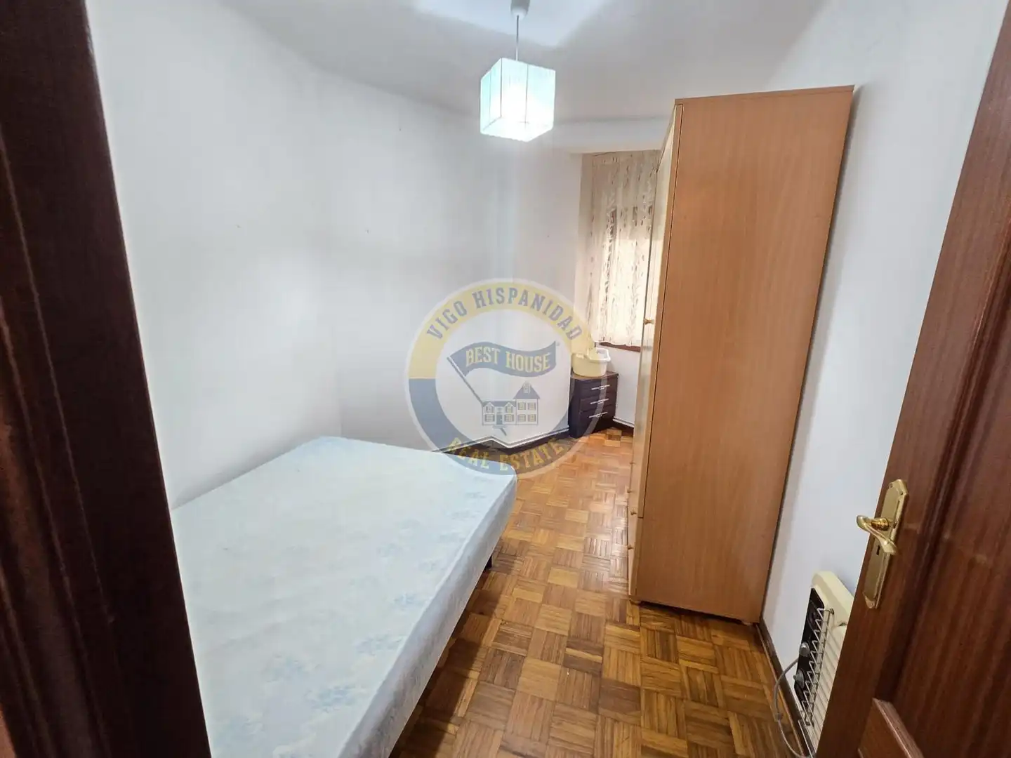 Habitación de Piso de alquiler en Vigo  con Calefacción, Parquet y Amueblado