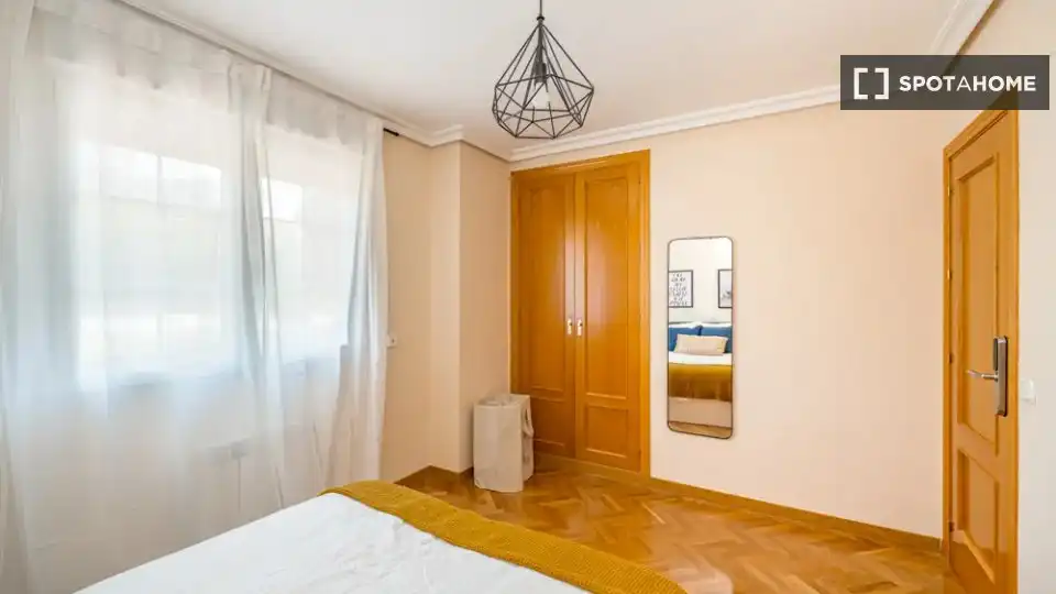 Bedroom of Flat for rent in Madrid  with Air Conditioner, Heating and Furnished