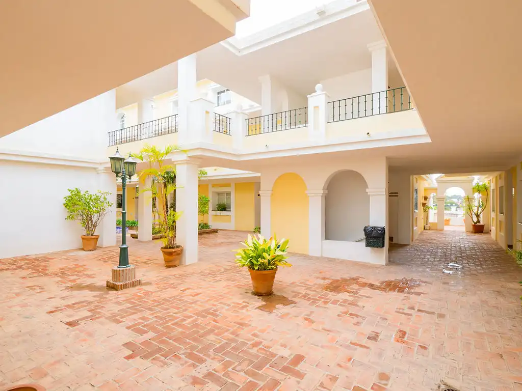 Dúplex en venta en Marbella con Piscina