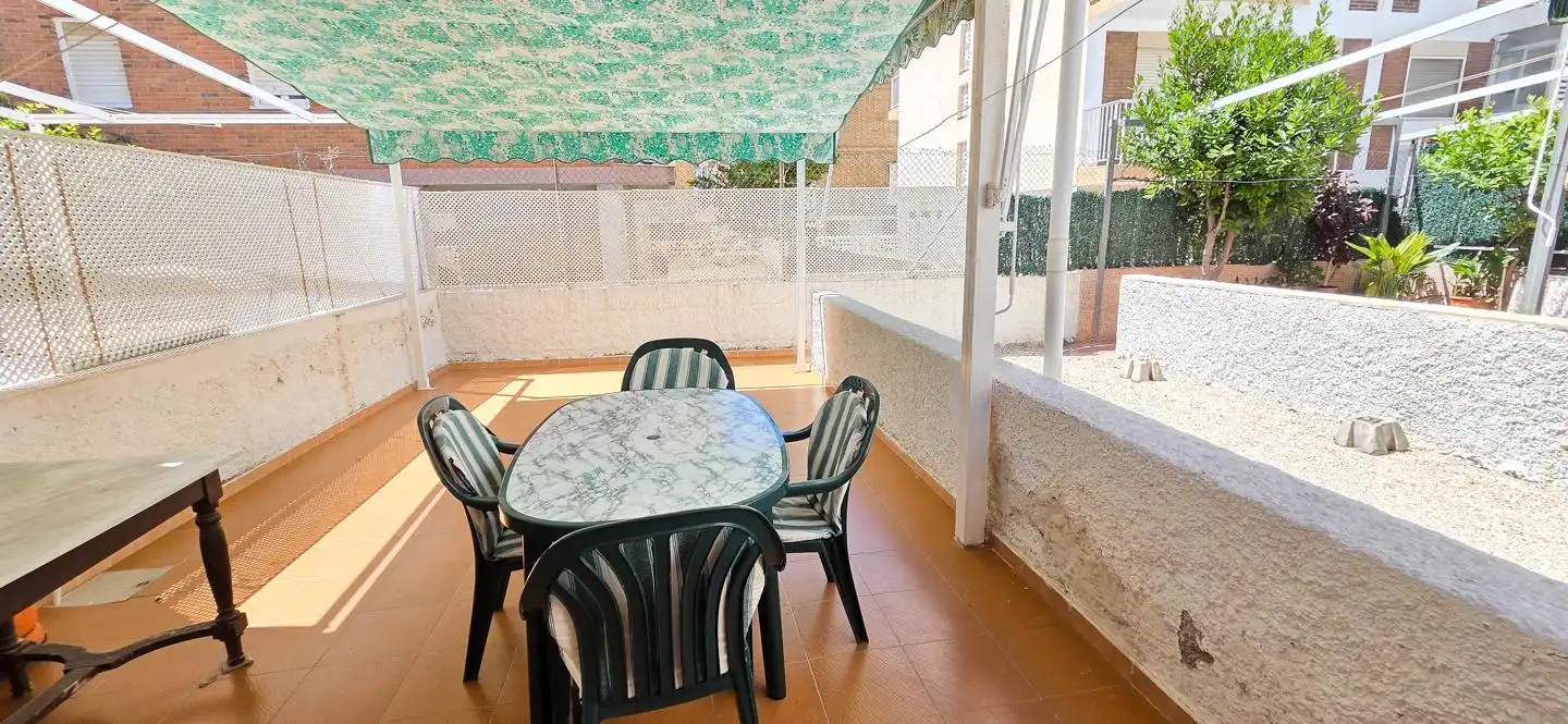 Terrasse von Einfamilien-Reihenhaus zur Miete in Santa Pola mit Klimaanlage, Terrasse und Möbliert
