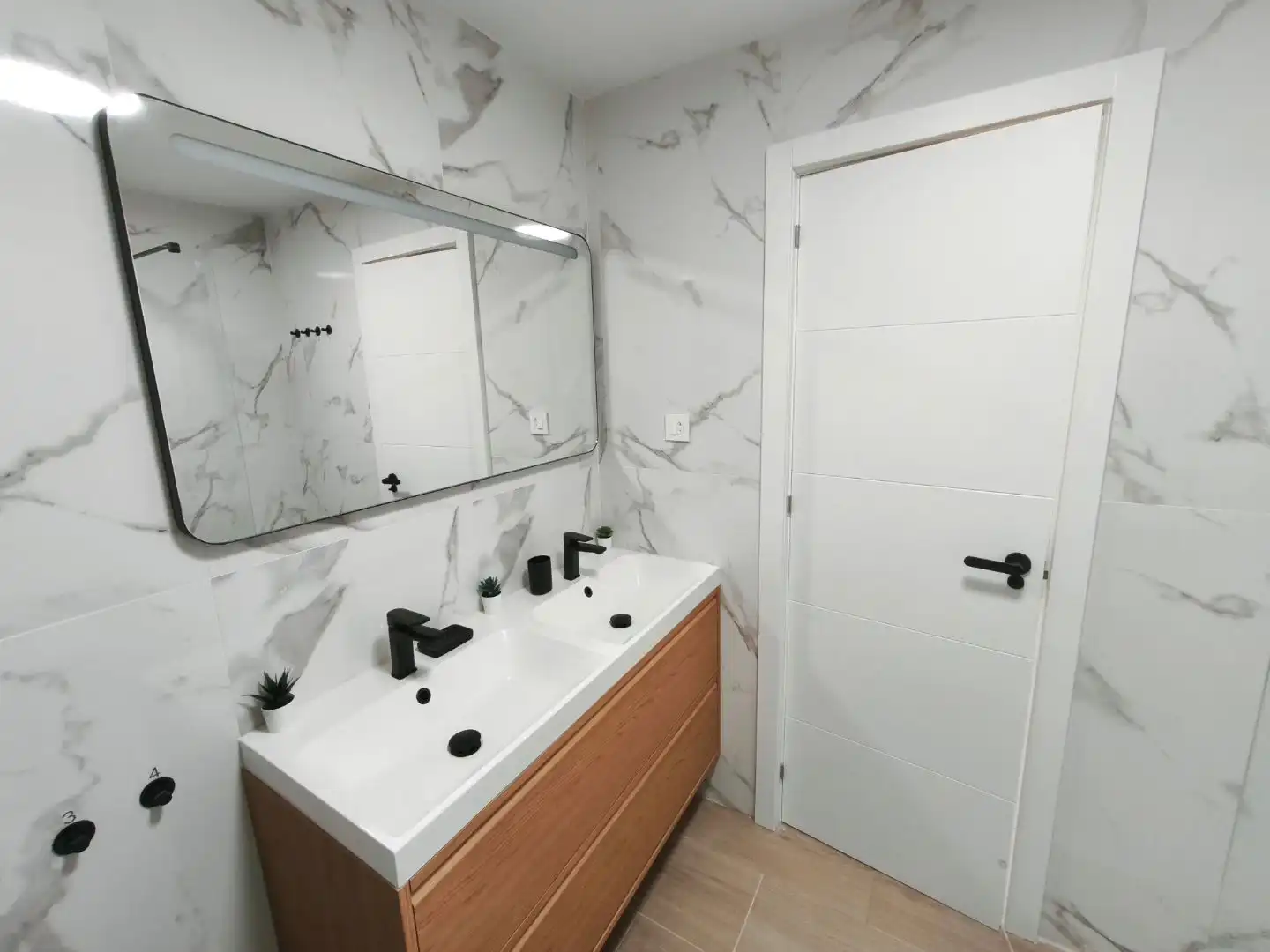 Bathroom of Flat for share in Oeste