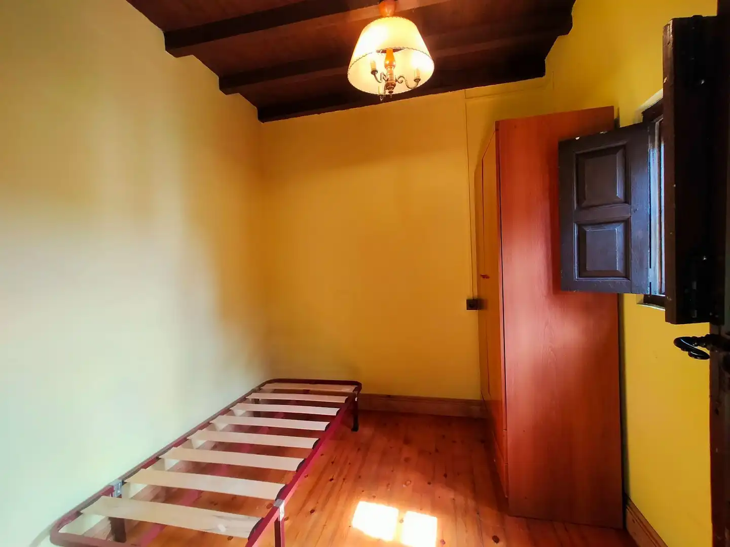 Habitación de Finca rústica en venta en Salas con Terraza y Trastero