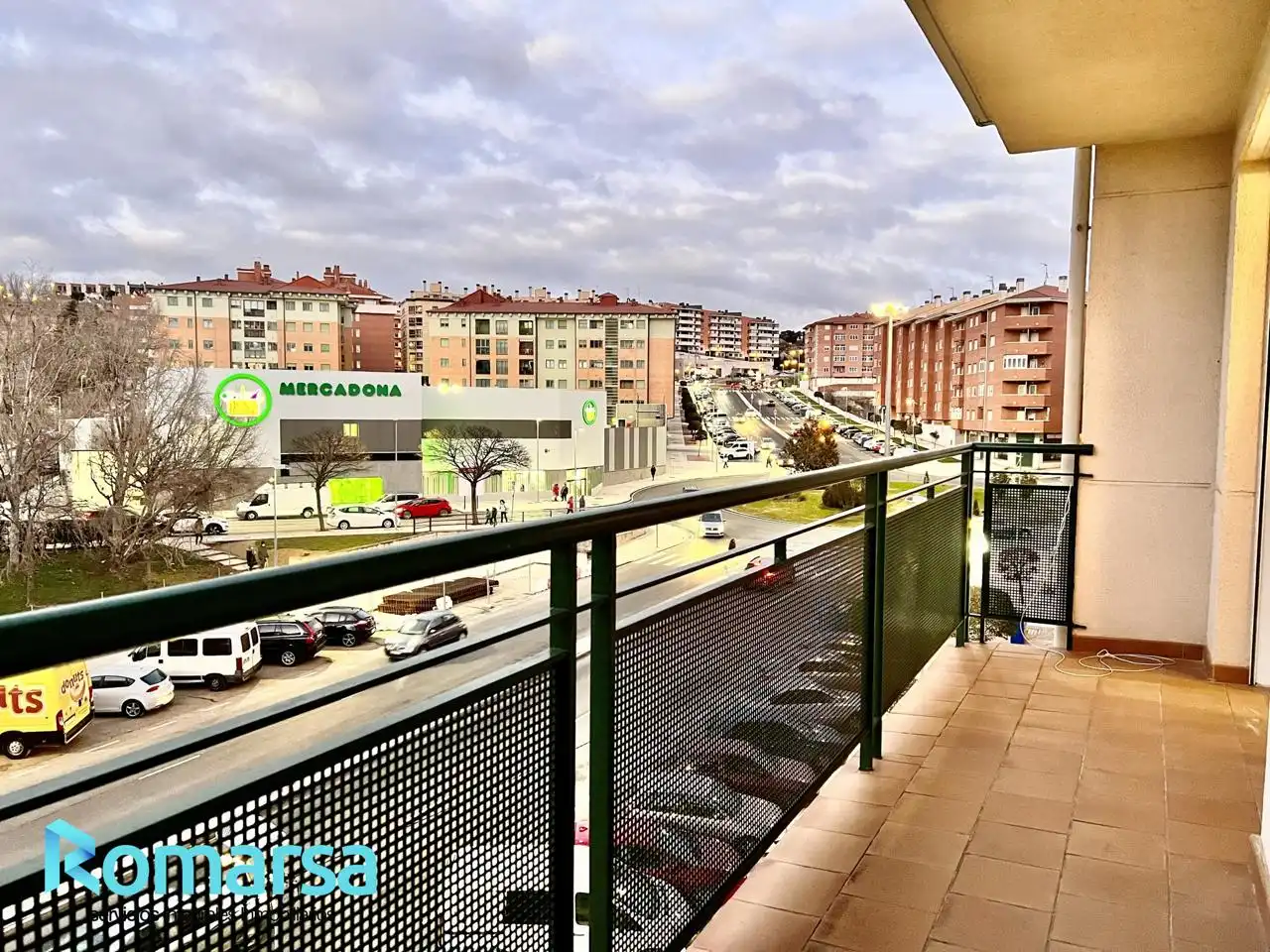Piso de alquiler en Agustín Rodríguez Sahagún, Universidad