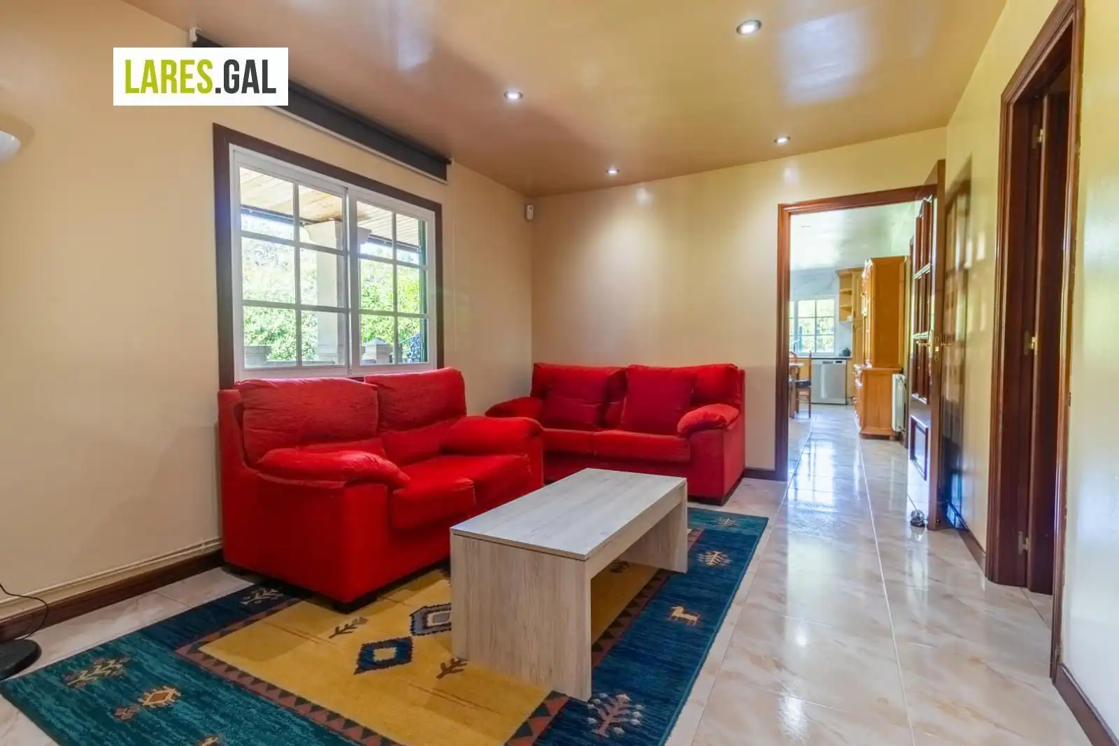 Sala d'estar de Casa o xalet en venda en Cangas  amb Calefacció, Terrassa i Traster