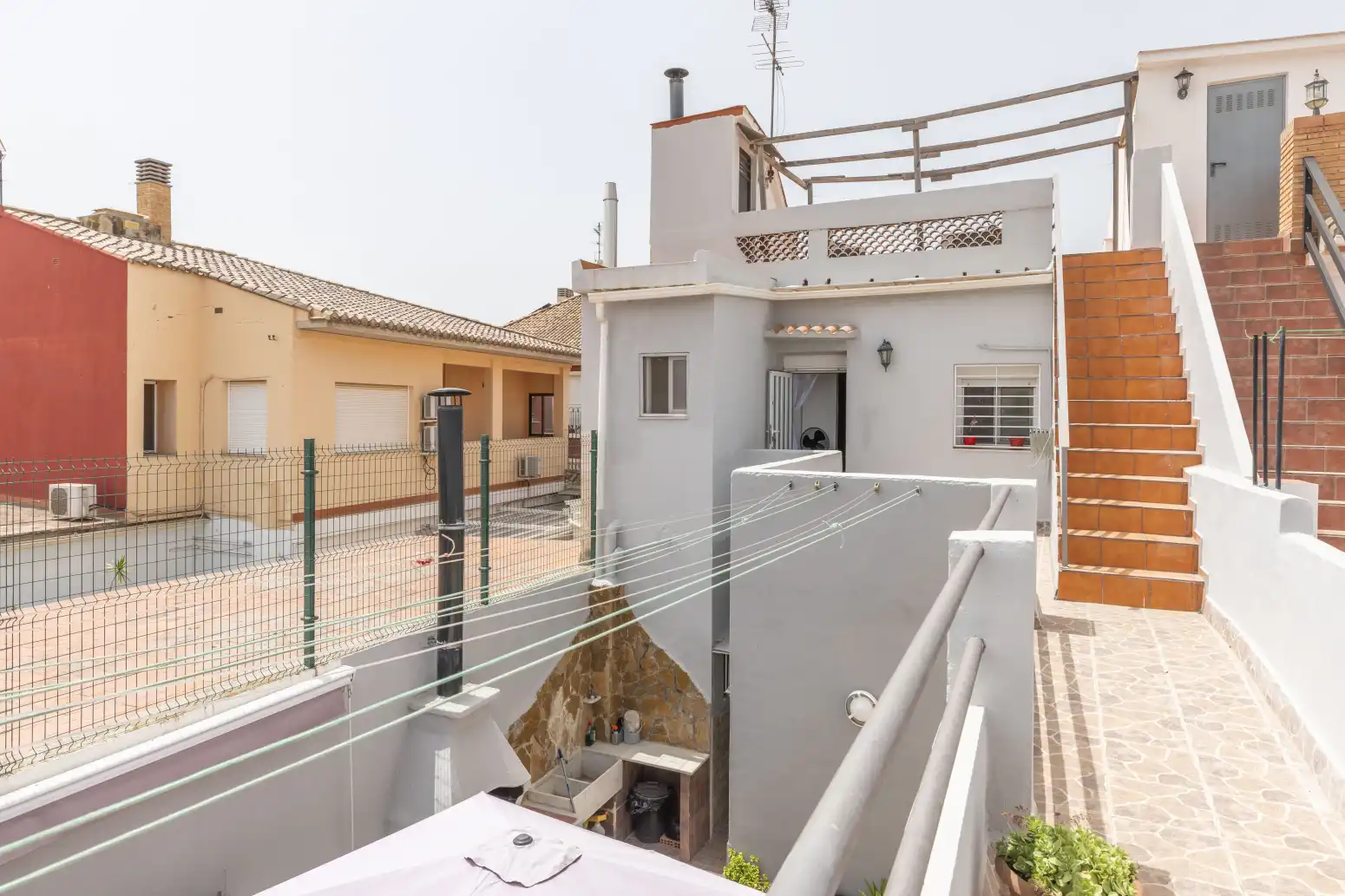 Vista exterior de Casa adosada en venda en Moncada amb Aire condicionat, Calefacció i Terrassa