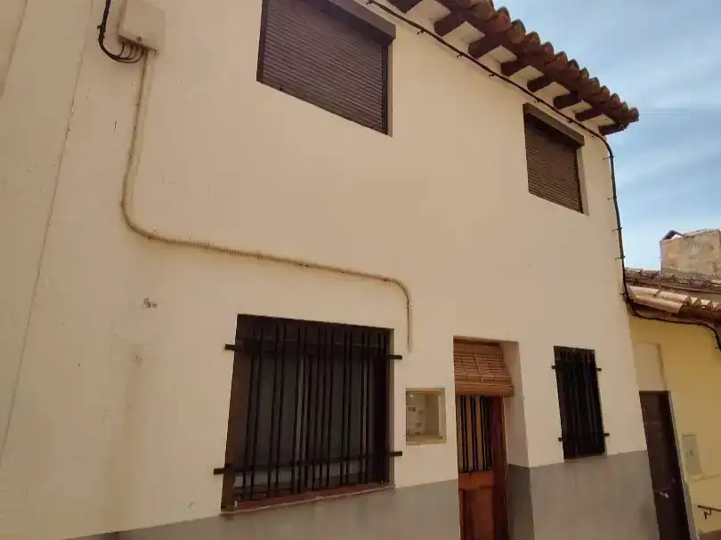 Vista exterior de Casa adosada en venda en Ademuz amb Balcó