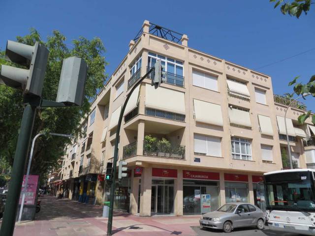 Local comercial en Venta en C/ Abenarabi  en Vistalegre