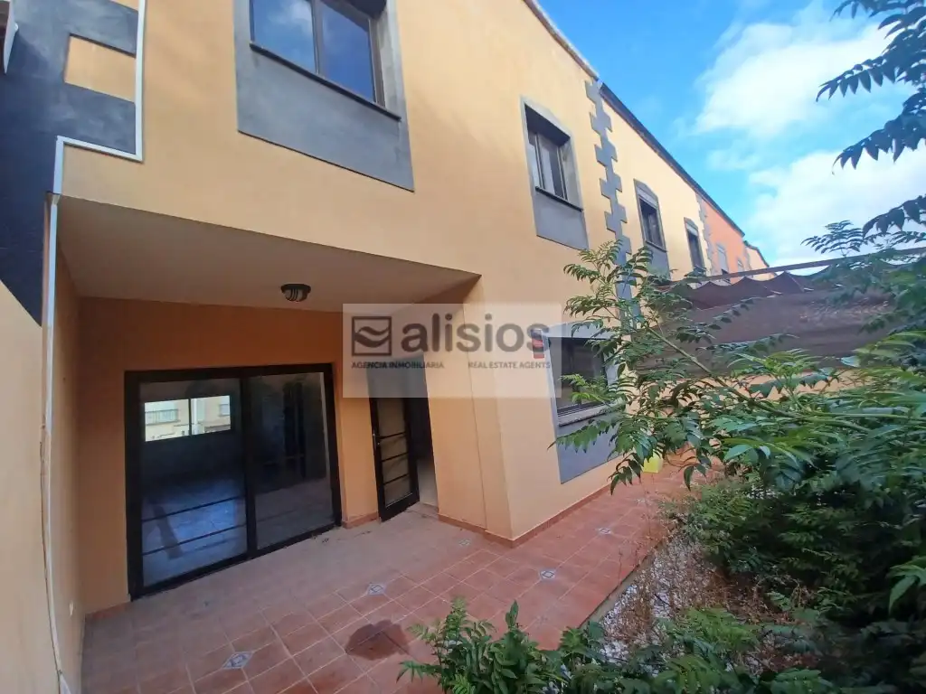 Vista exterior de Casa adosada en venda en Adeje