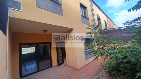 Foto 2 de Casa adosada en venta en Calle Jarcias las, 24, Casco Urbano, Adeje
