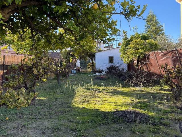 Terreno residencial en Venta en  33 Avenida Pío XII en Salteras