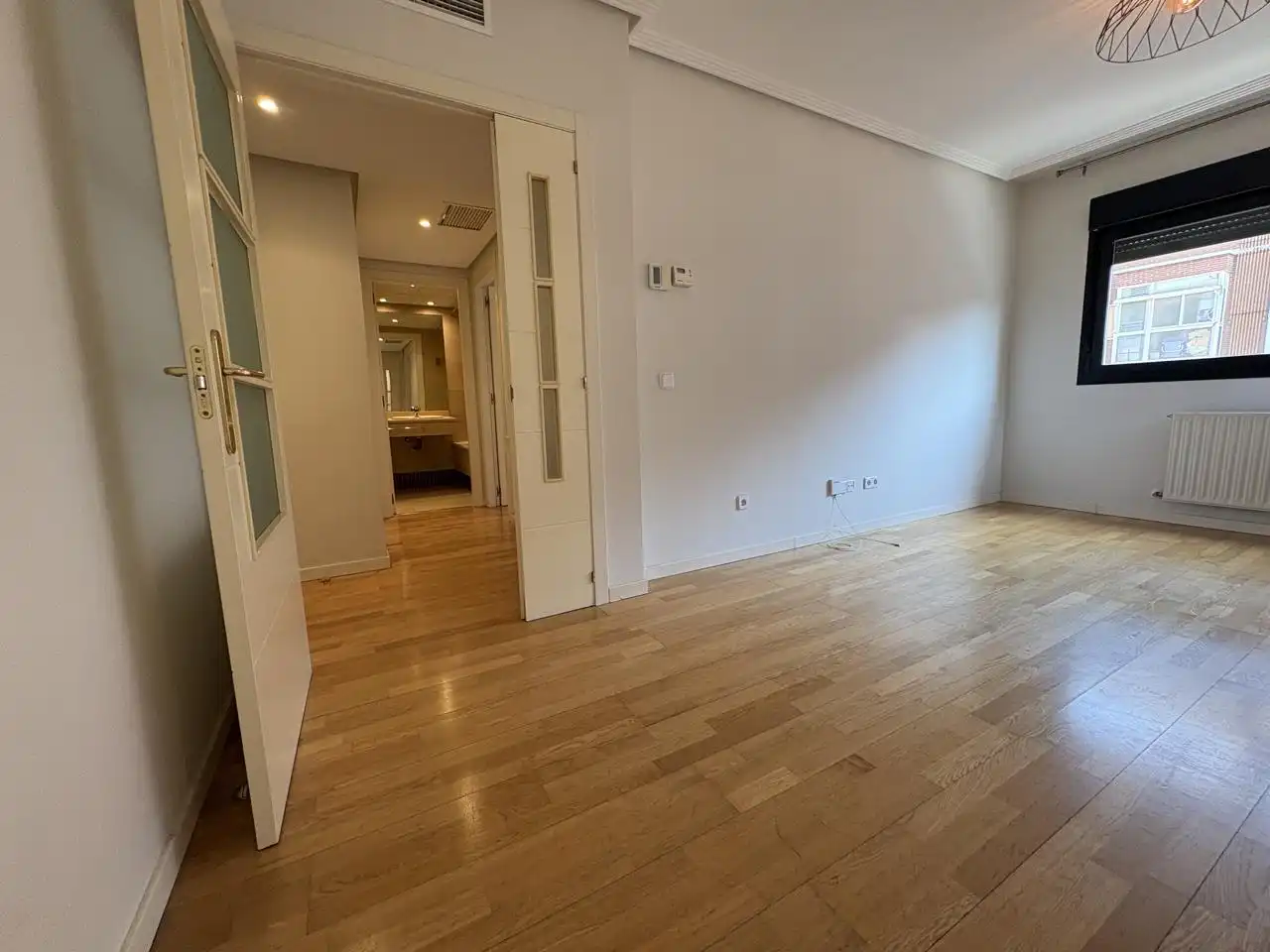 Schlafzimmer von Wohnung zur Miete in Madrid mit Klimaanlage, Heizung und Parkett