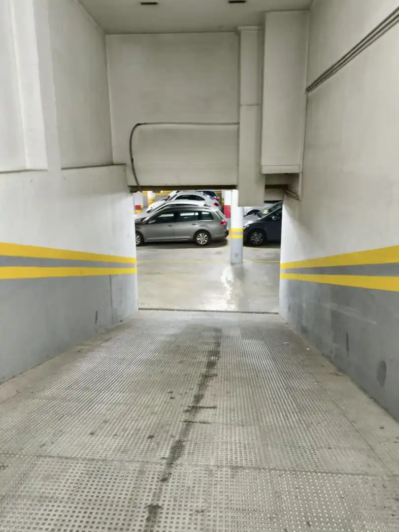 Parkplatz von Wohnung zum Verkauf in Sevilla mit Klimaanlage, Heizung und Terrasse