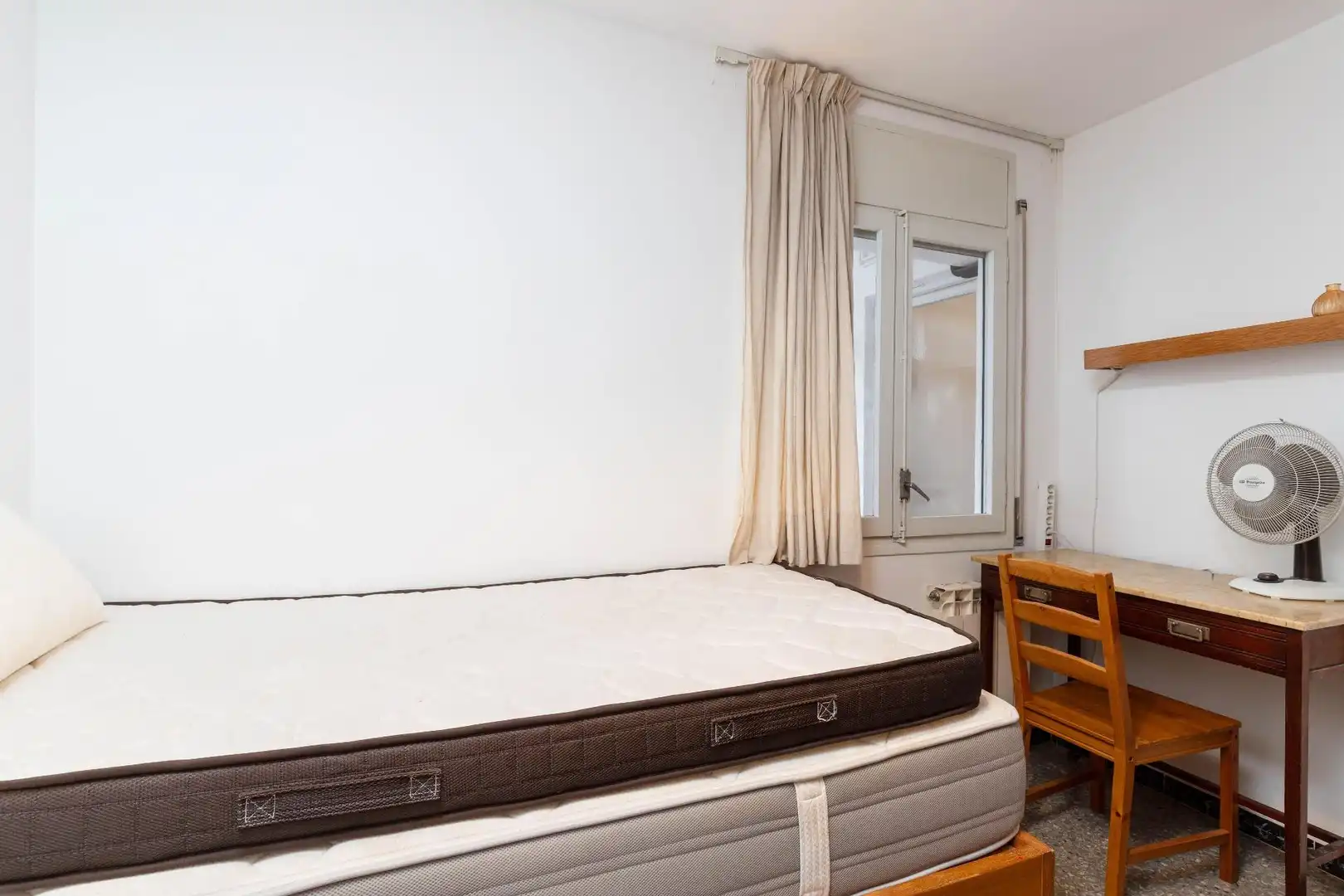 Habitación de Piso en venta en Terrassa con Aire acondicionado, Calefacción y Parquet
