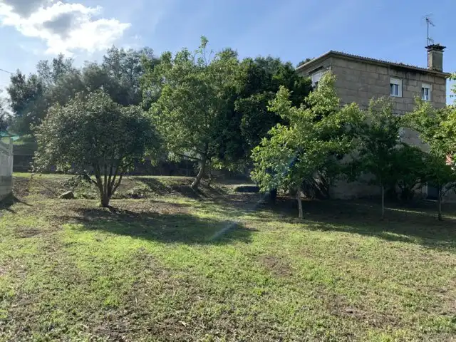 Casa o xalet en venda en Pontevedra Capital  amb Calefacció, Jardí privat i Traster