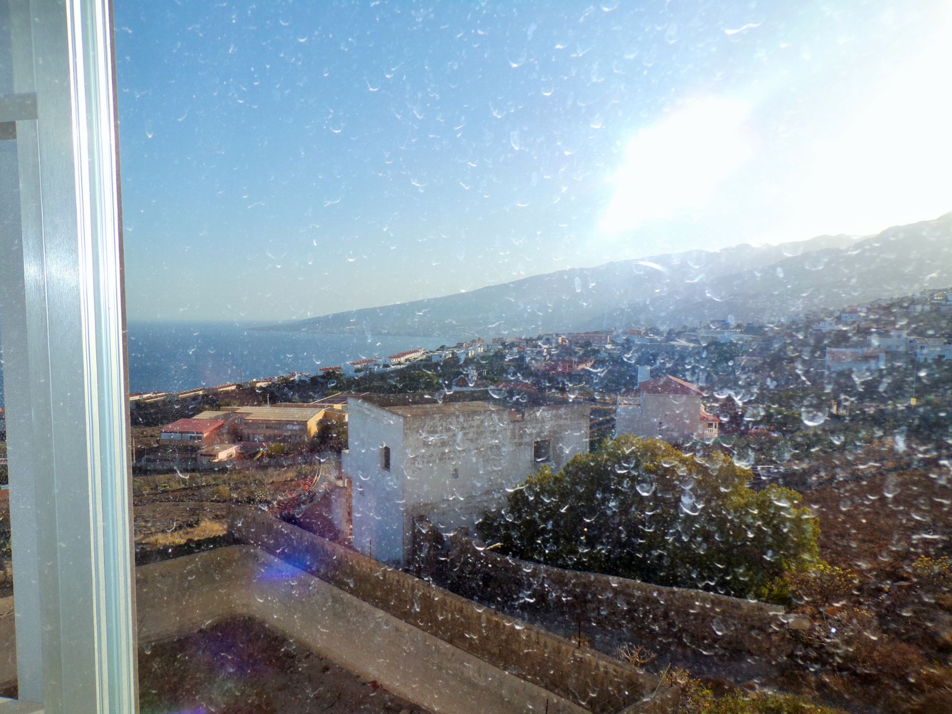 Vista exterior de Casa adosada en venda en El Rosario amb Parquet, Terrassa i Moblat