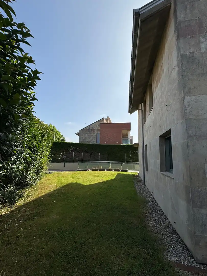Vista exterior de Casa o xalet en venda en Santa Cruz de Bezana amb Calefacció, Jardí privat i Terrassa