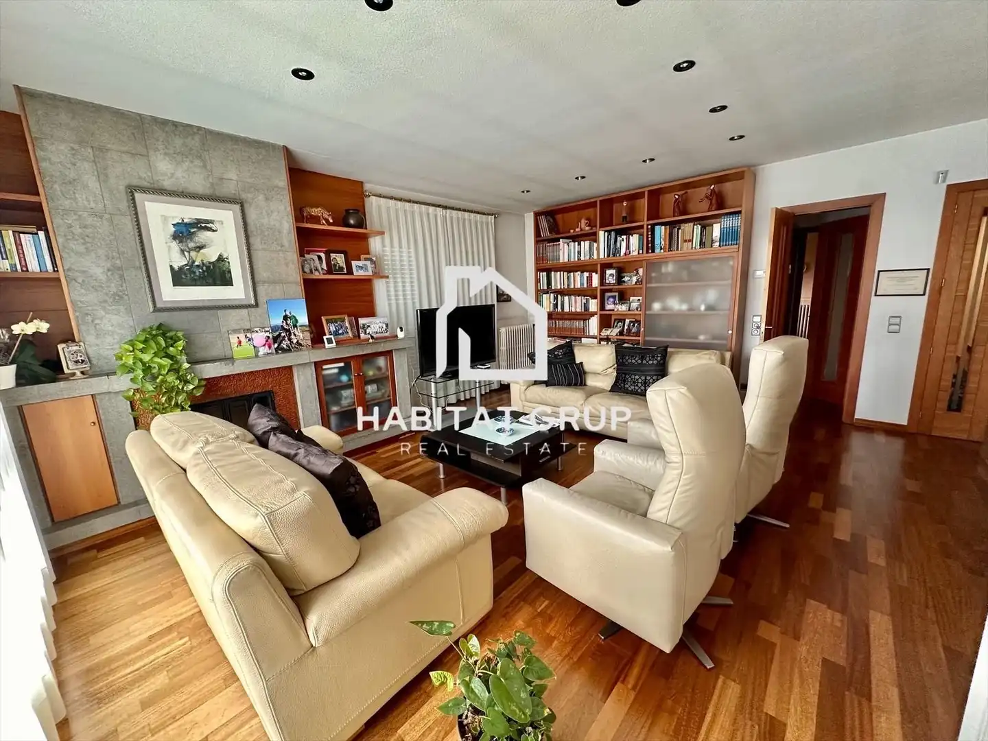Sala d'estar de Casa o xalet en venda en Santa Coloma de Farners amb Aire condicionat, Calefacció i Jardí privat