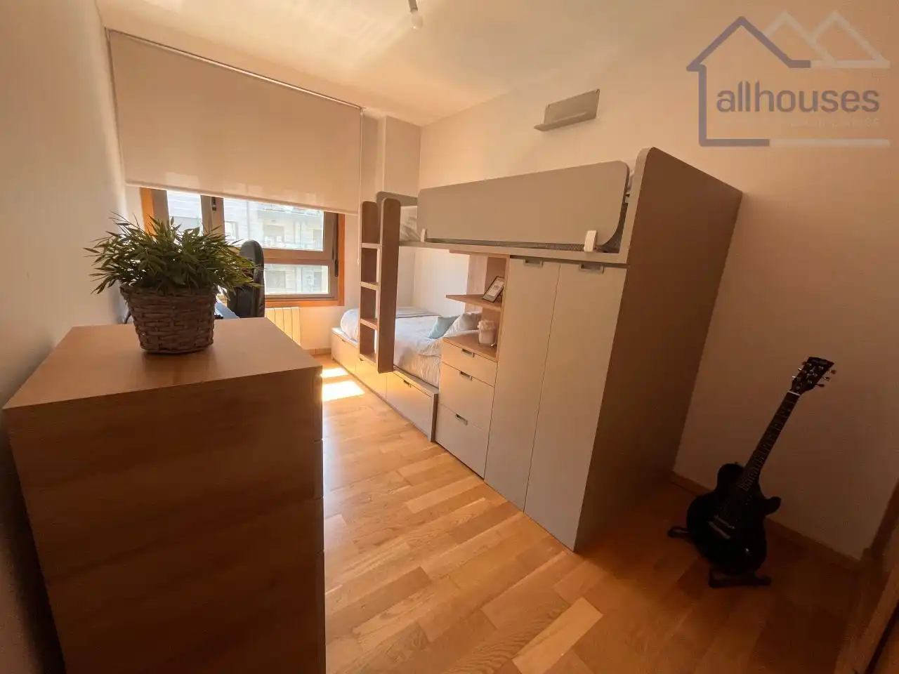 Habitación de Apartamento en venta en Vigo  con Calefacción, Piscina y Amueblado
