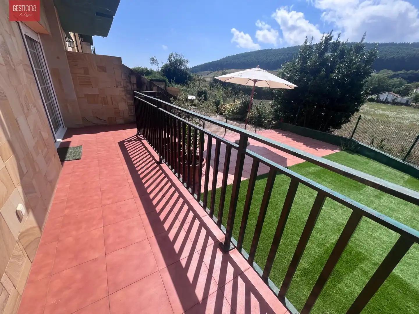 Terrassa de Casa adosada en venda en Arnuero amb Calefacció, Jardí privat i Terrassa