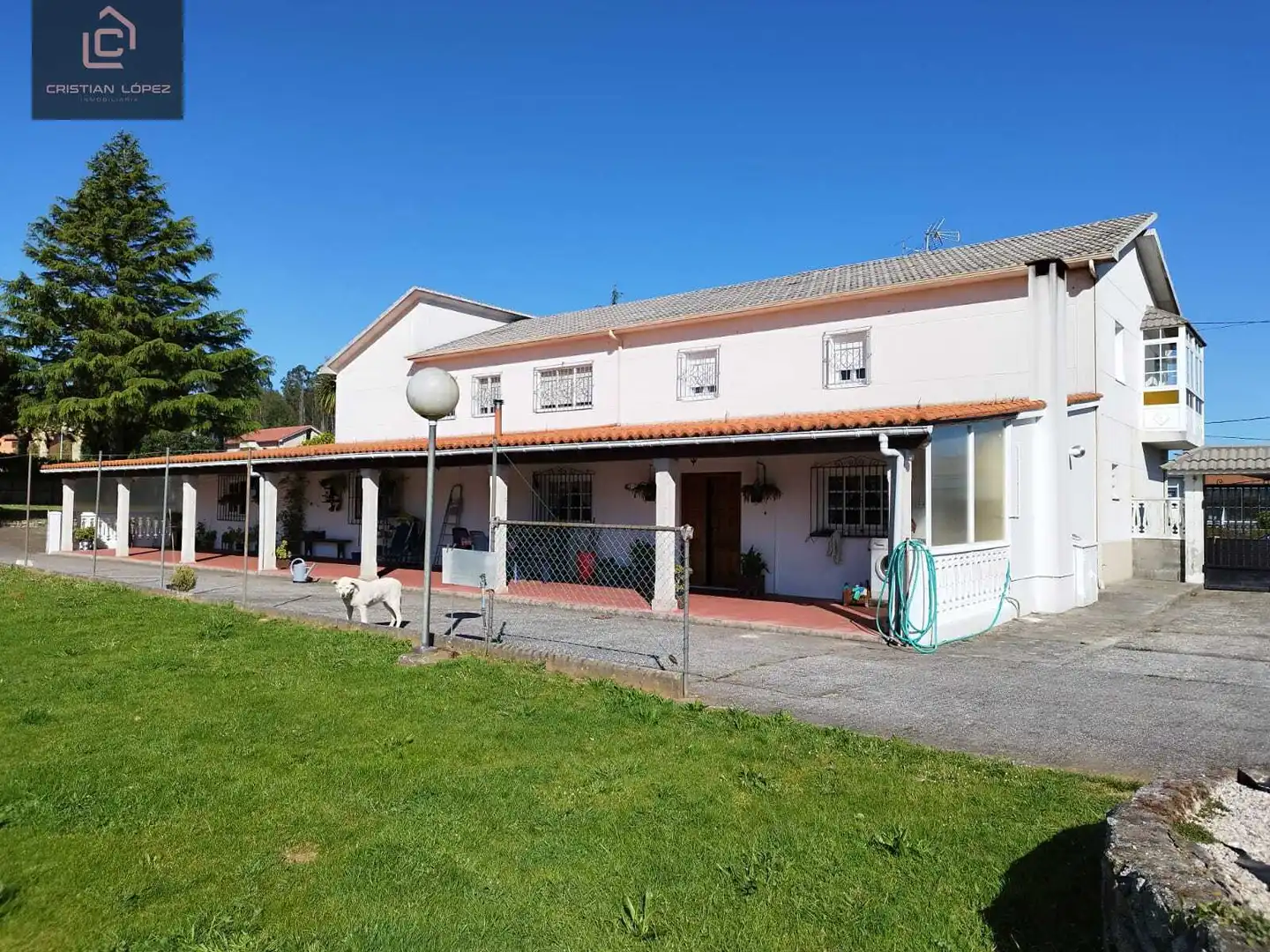 Vista exterior de Casa o xalet en venda en Abegondo amb Calefacció, Parquet i Terrassa